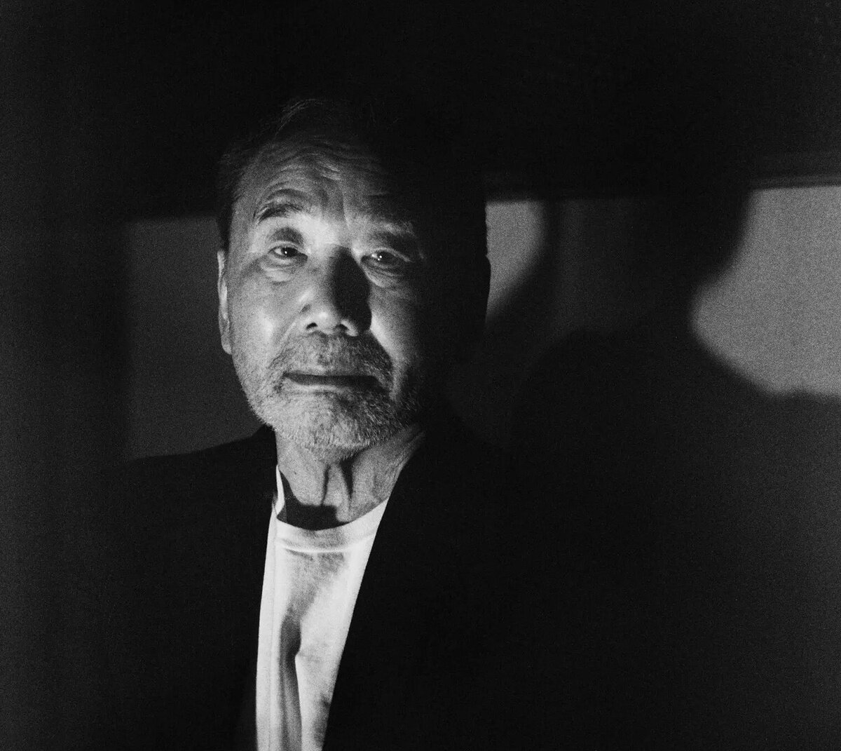 موکیو موراکامی درباره تاثیر یک بیماری چالشبرانگیز بر فرآیند نوشتن خود توضیح داد. موکیو موراکامی درباره تاثیر یک بیماری چالشبرانگیز بر فرآیند نوشتن خود توضیح داد.