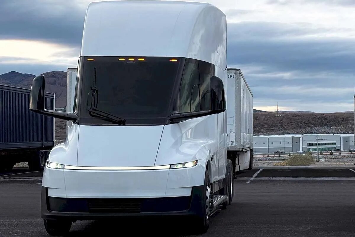 معرفی کامیون تسلا به همراه تصاویر آن معرفی کامیون تسلا به همراه تصاویر آن