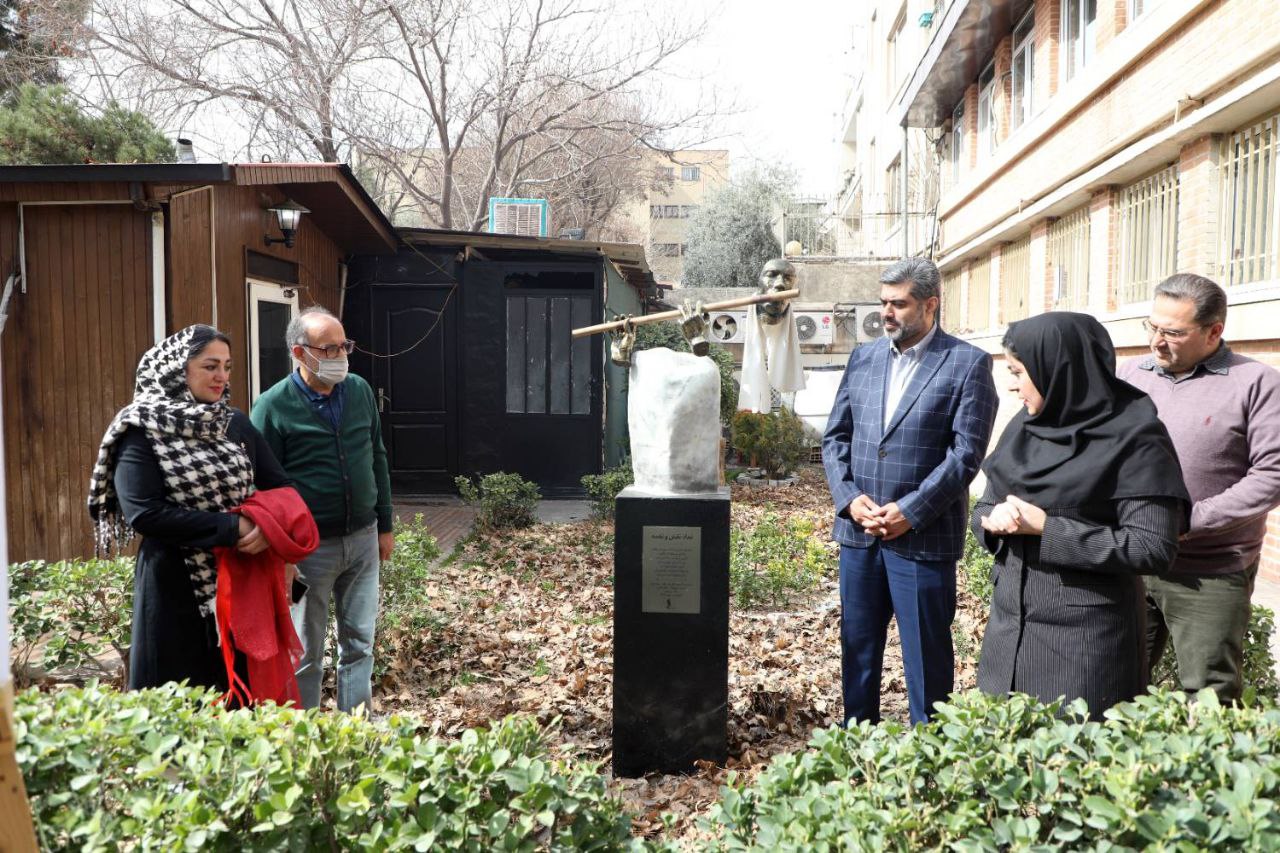 رونمایی از دو تندیس‌ در بنیاد رودکی