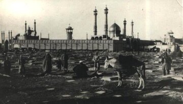 خاطرات ناصرالدین‌شاه: نماز ظهر و عصر را در بالای سر حضرت معصومه(ع) خواندیم