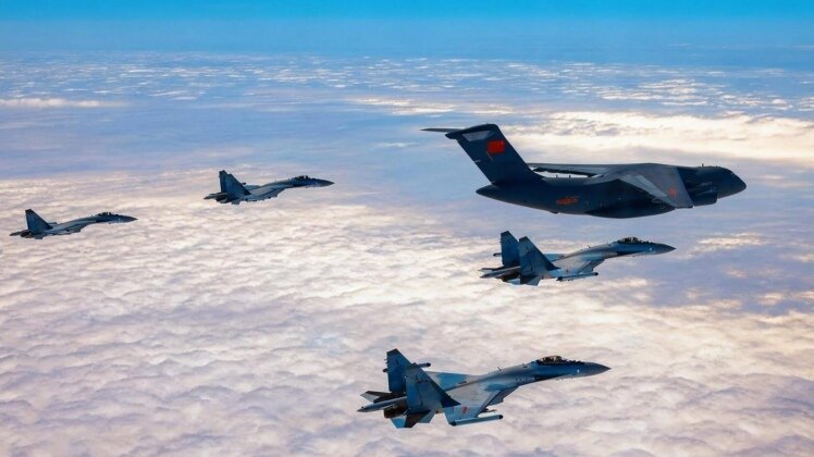 سوخو ۳۵ چینی دیده شد / شکارچی روسی در سایه