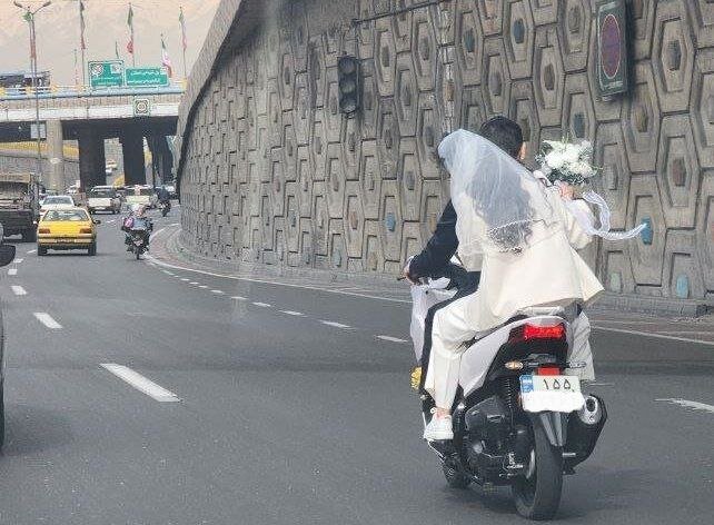 عکس |تصویری پربازدید از از عروس و داماد موتورسوار در تهران