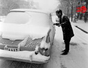 در رشت ۷۰ سانتی‌متر برف بارید؛ بهمن ۱۳۵۴ + عکس