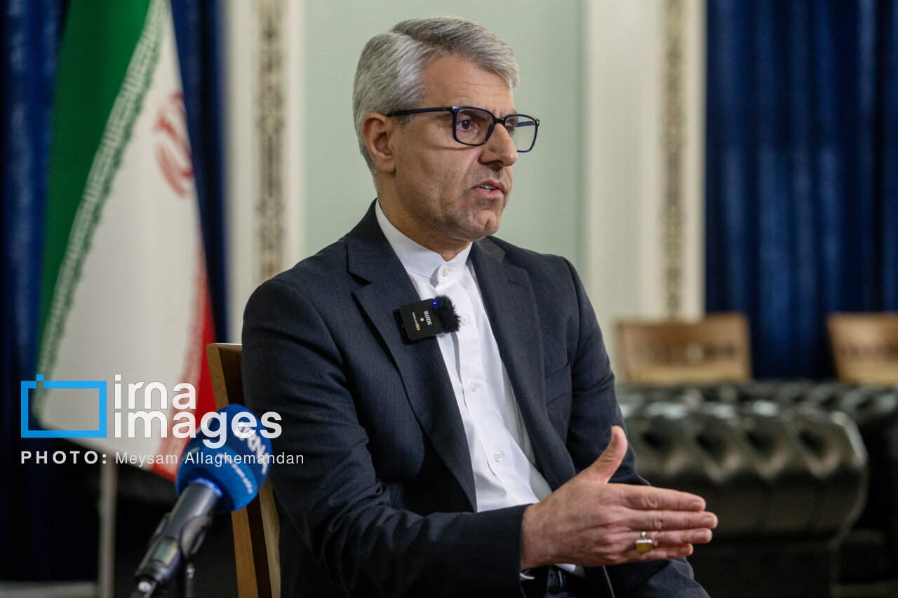 بقایی: امروز صبح گفتوگوها و مذاکرات میان نمایندگان عمان و ایالات متحده شروع شده است. بقایی: امروز صبح گفتوگوها و مذاکرات میان نمایندگان عمان و ایالات متحده شروع شده است.