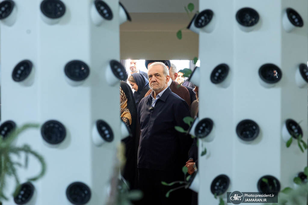 تصاویری از گپ و گفت با دانش آموزان دختر مدرسه تیزهوشان + عکس