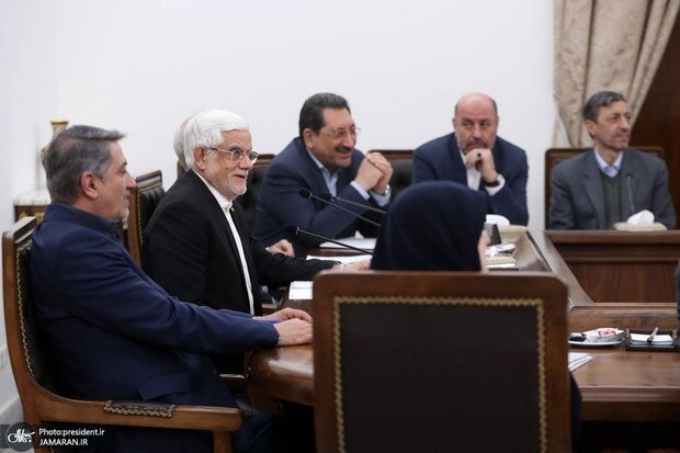 عارف: اهمیت تعامل مستمر با نهادهای اجتماعی و اقتصادی در اولویتهای دولت قرار دارد / تحقق طرحهای بزرگ بدون حضور نخبگان و نهادهای اجتماعی میسر نیست. عارف: اهمیت تعامل مستمر با نهادهای اجتماعی و اقتصادی در اولویتهای دولت قرار دارد / تحقق طرحهای بزرگ بدون حضور نخبگان و نهادهای اجتماعی میسر نیست.