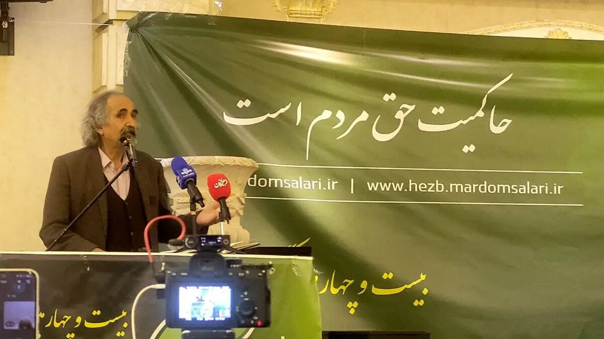 آزاد ارمکی، جامعهشناس، هشدار داد: ملت با معضلی به نام «انسداد سیاسی» و «فقر تحقیرکننده» دست به گریبان است / اداره جامعه از طریق سانسور و کنترل ممکن نیست. آزاد ارمکی، جامعهشناس، هشدار داد: ملت با معضلی به نام «انسداد سیاسی» و «فقر تحقیرکننده» دست به گریبان است / اداره جامعه از طریق سانسور و کنترل ممکن نیست.