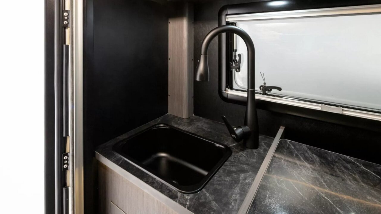 گزارش تصویری| هتل سیار در ابعاد یک وانت کوچک