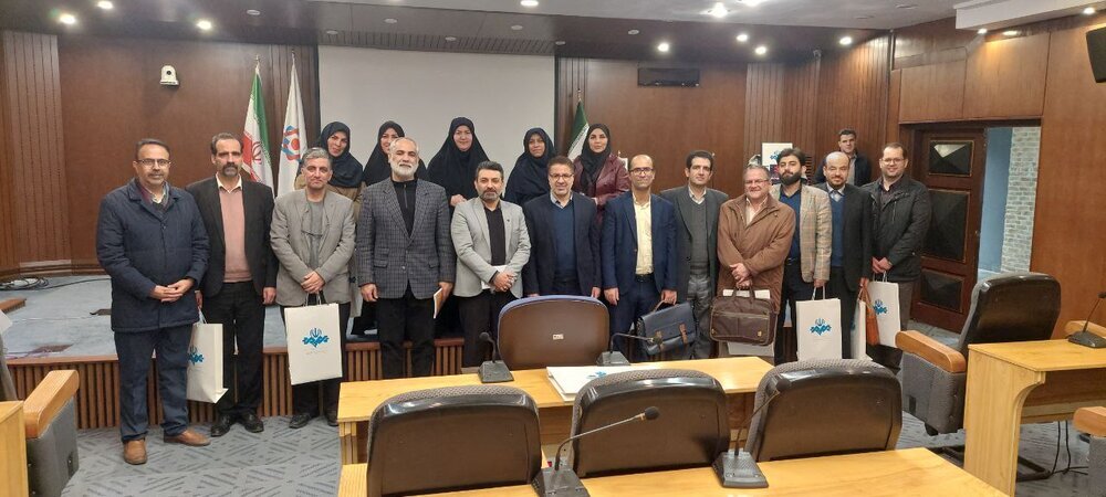 سریالهای تلویزیونی به عنوان ابزاری موثر در شکلدهی زبان و الگوهای گفتاری شناخته میشوند. سریالهای تلویزیونی به عنوان ابزاری موثر در شکلدهی زبان و الگوهای گفتاری شناخته میشوند.