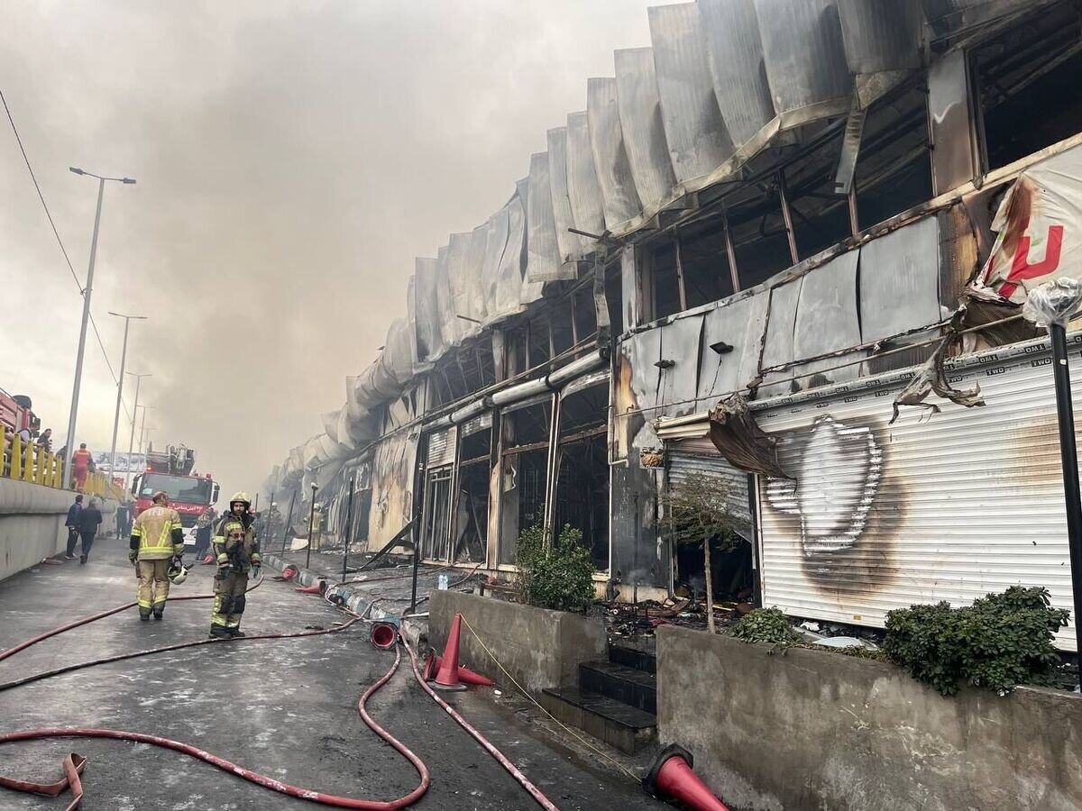 زاکانی در پاسخ به تجمع معترضان بازار جنت مقابل شورای شهر اظهار نظر کرد. زاکانی در پاسخ به تجمع معترضان بازار جنت مقابل شورای شهر اظهار نظر کرد.