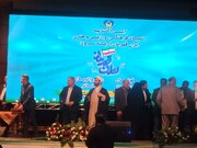 سرود همدلی در شهر شعر؛ تجلیل از استعدادهای «ایران قهرمان» در آیینی فرهنگی در شیراز