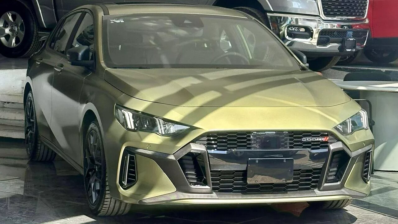 قیمت خودروی وارداتی ایران با نشان آمریکایی /عکس