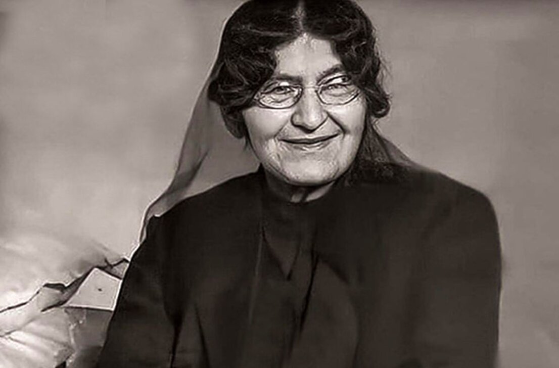 بیبی مریم بختیاری نشانهای برجستهای از سه امپراتوری جهانی دریافت کرد. بیبی مریم بختیاری نشانهای برجستهای از سه امپراتوری جهانی دریافت کرد.