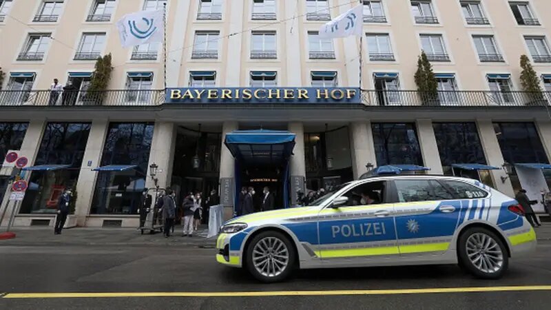 دلایل احتیاط آمریکایی‌ها برای حمایت تمام‌عیار از اپوزیسیون جمهوری اسلامی ایران: تحلیل رخدادهای کنفرانس امنیتی مونیخ ۲۰۲۶