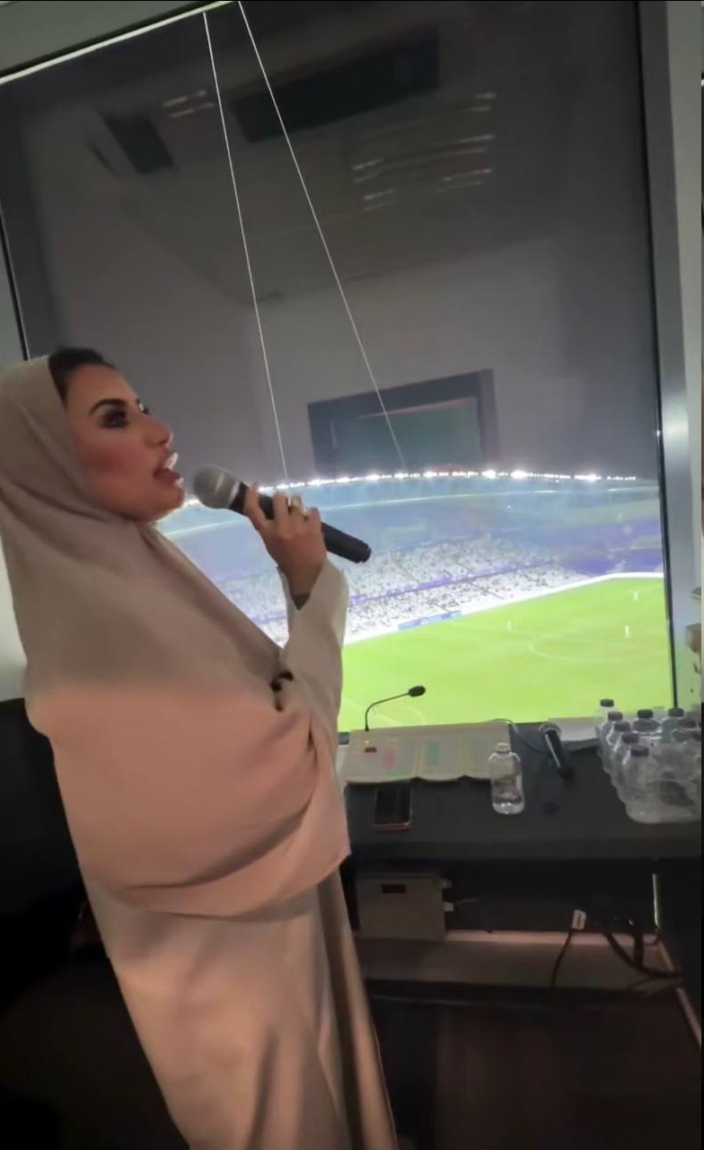 عکس| گوینده زن ورزشگاه تیم اماراتی