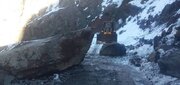 ریزش سنگ در سه محور روستایی طالقان