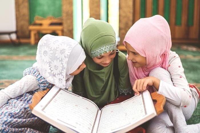 قرآن کریم کتابی برای متن جامعه/ چرا اسلام «دین زندگی» است؟