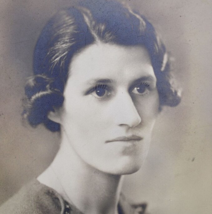 نامه دوران کودکی ملکه الیزابت در زیر یک تخت پیدا شد