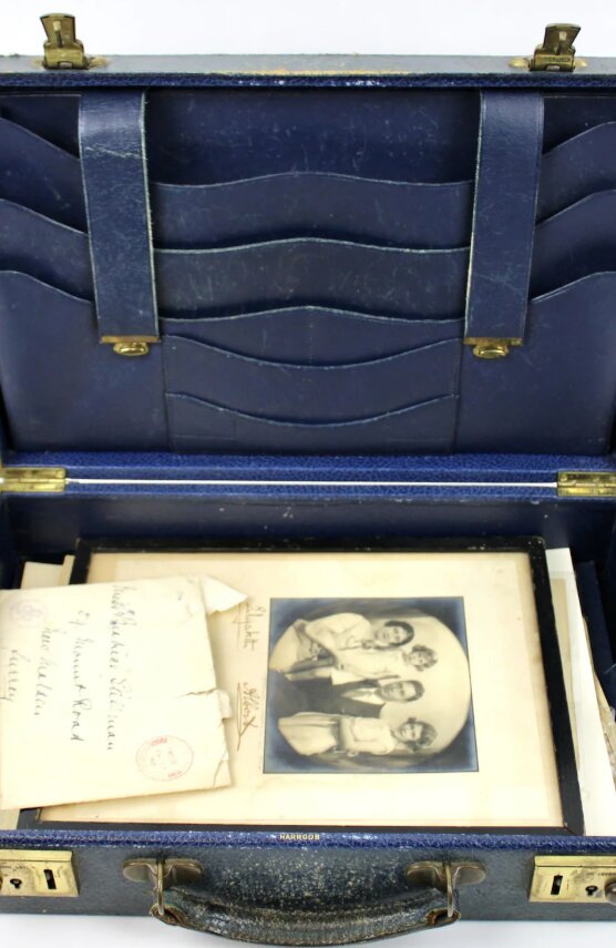 نامه دوران کودکی ملکه الیزابت در زیر یک تخت پیدا شد