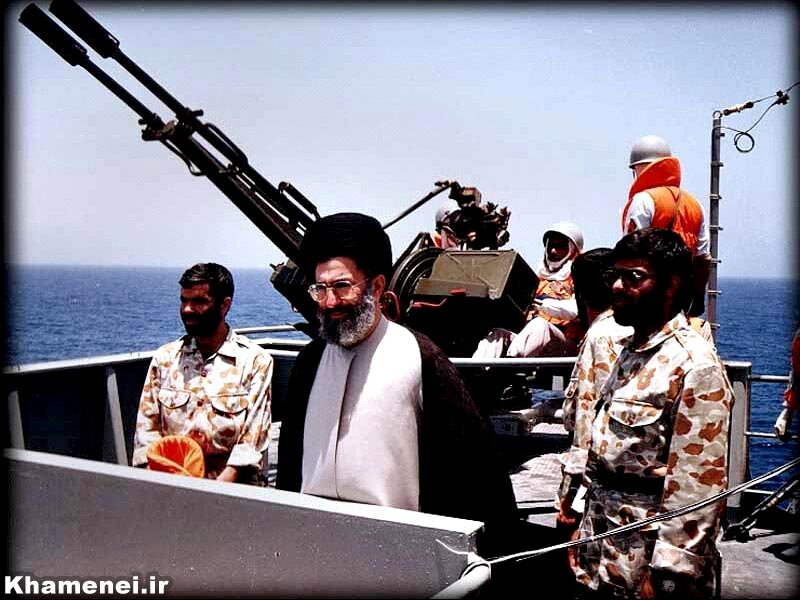 ۱۶ سال پیش؛ حضور رهبری در خلیج فارس/ آسیب جدی ۳ ناو آمریکایی پس از برخود با مین‌های نیروی دریایی ایران/ ماجرای حمله به سکوی نظامی ایران