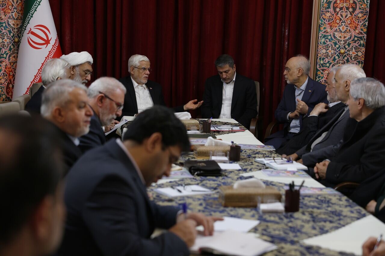 اظهارات عارف درباره مذاکرات ایران و آمریکا/ آمادگی نظامی و اقتصادی دولت نسبت به جنگ ۱۲ روزه افزایش یافته است