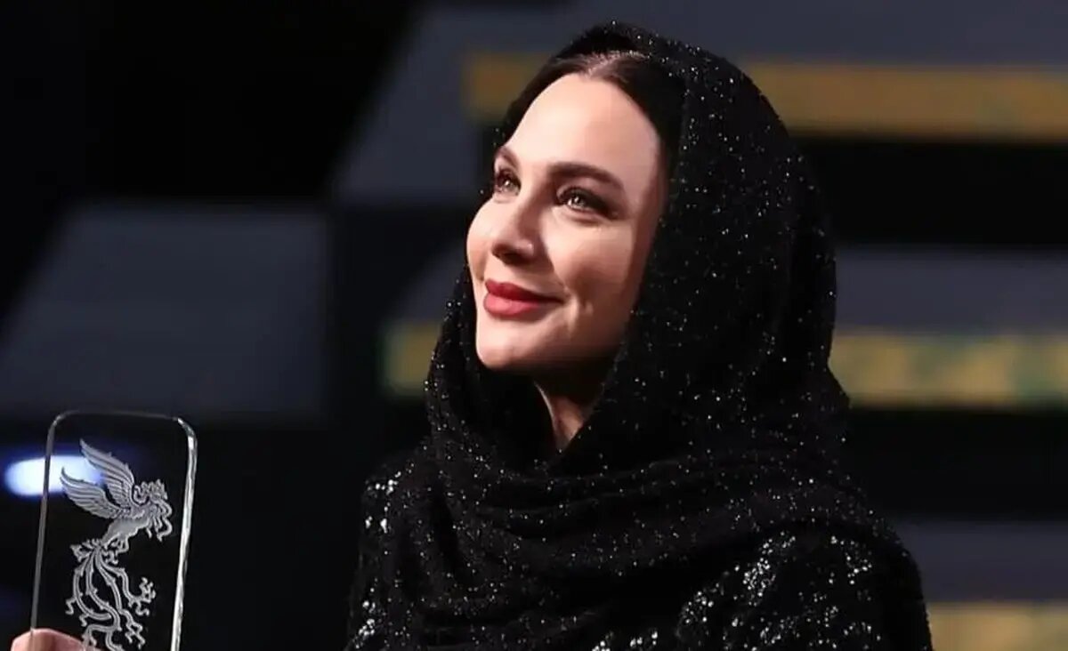 واکنش بازیگر سوری در جشنواره فجر به نقدهای مرتبط با حجابش در ایران: “هیچکس بر من فشاری وارد نکرد.” واکنش بازیگر سوری در جشنواره فجر به نقدهای مرتبط با حجابش در ایران: “هیچکس بر من فشاری وارد نکرد.”