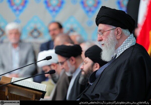 تصاویری از محفل انس با قرآن با حضور رهبر انقلاب