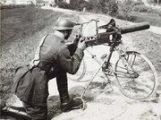 فناوری عجیب جنگ جهانی اول؛ تیربارهای متحرک بر روی دوچرخه!