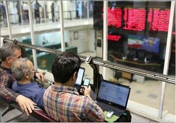 لرزه عجیب قیمتها به بازارها/ دلار ۱۲.۵ درصد تکان خورد؛ قیمت طلا ۲۰ درصد تغییر کرد لرزه عجیب قیمتها به بازارها/ دلار ۱۲.۵ درصد تکان خورد؛ قیمت طلا ۲۰ درصد تغییر کرد