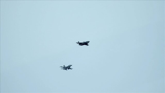 تقابل جنگندههای ایالات متحده و چین در آسمان دریای زرد تقابل جنگندههای ایالات متحده و چین در آسمان دریای زرد