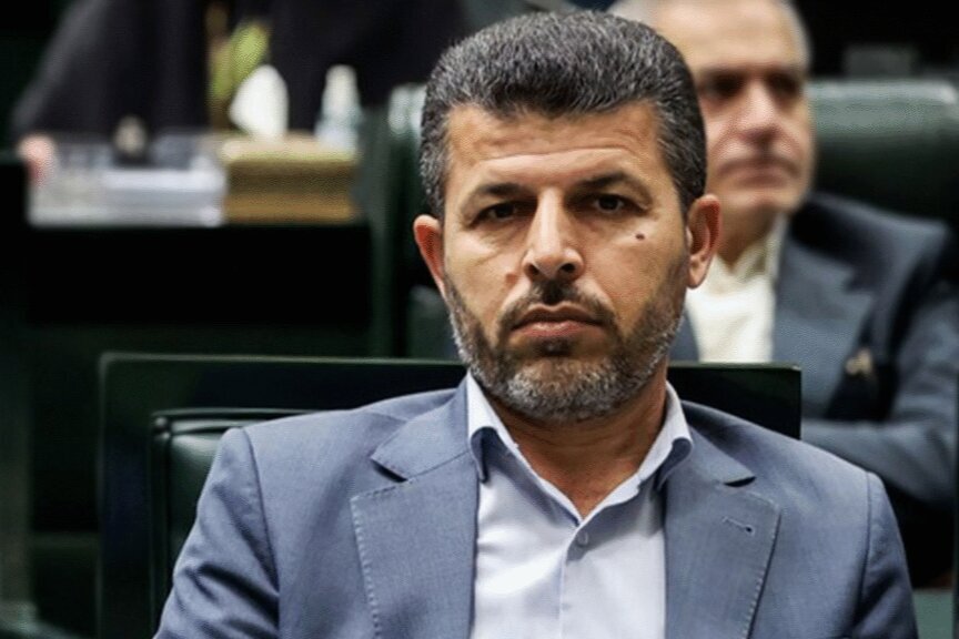 واکنش نماینده مجلس به اعزام ناوهای آمریکایی به منطقه؛ ما هم سلاح‌های محرمانه‌ای آماده کرده‌ایم/ هشدار رهبری را جدی بگیرند/  جنگ شود منطقه ای خواهد بود