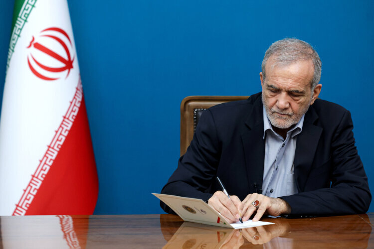 پاسخ پزشکیان به اظهارات ترامپ در خصوص ناآرامیهای ایران؛ بیش از دو هزار نیروی نظامی و امنیتی جان خود را از دست دادهاند/ آیا فرد معترضی، به تخریب مدرسه میپردازد؟ پاسخ پزشکیان به اظهارات ترامپ در خصوص ناآرامیهای ایران؛ بیش از دو هزار نیروی نظامی و امنیتی جان خود را از دست دادهاند/ آیا فرد معترضی، به تخریب مدرسه میپردازد؟