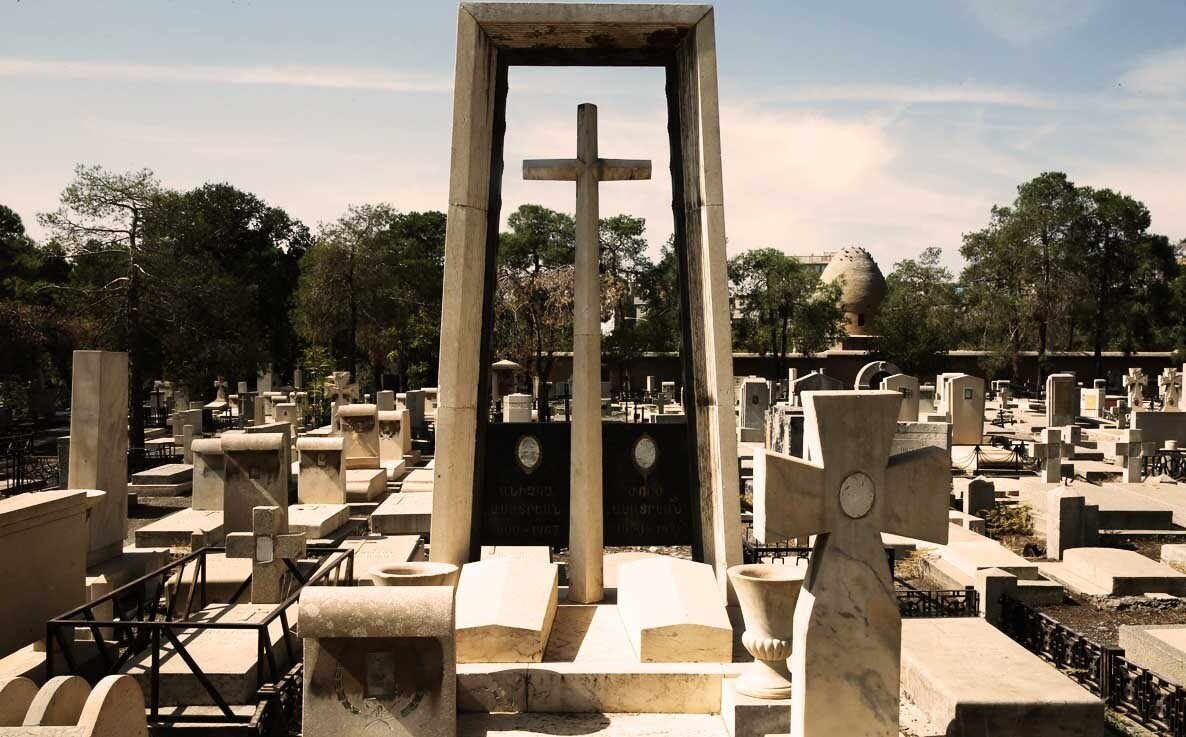 از پزشک مخصوص ناصرالدینشاه تا آوارگان لهستانی در این قبرستان ایران دفن شدهاند