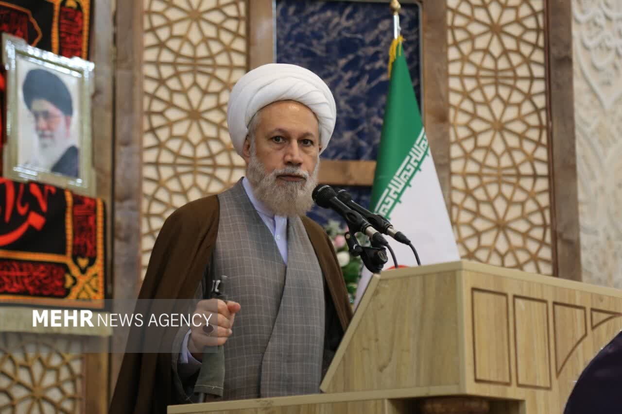 خط و نشان امام جمعه شیراز برای آمریکا/ دژکام: ملت ایران در برابر همه توطئه‌ها ایستاده/ هیچ تهدیدی نمی‌تواند اراده ملت را بشکند