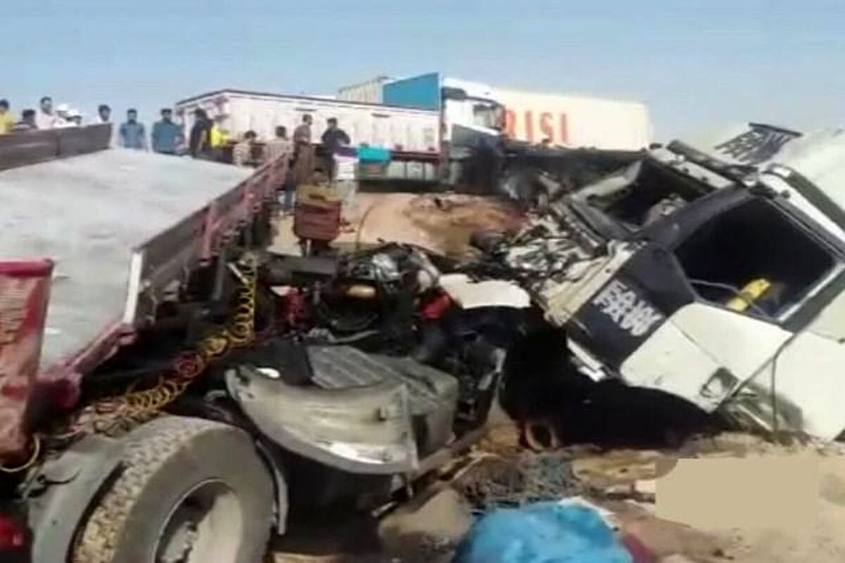 ببینید | تصادف زنجیره‌ای در یک بلوار در بندرعباس