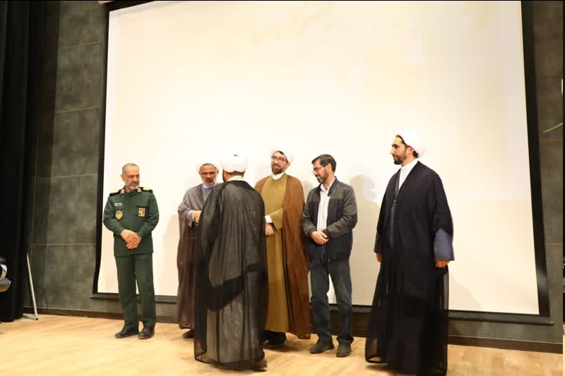 تجلیل از برگزیدگان صالحین در استان چهارمحال و بختیاری