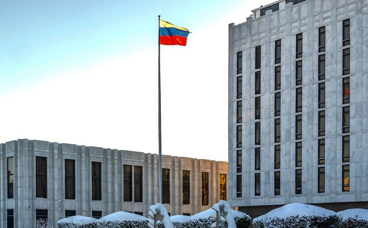 کاردار روسیه در آمریکا: جنگ رو به پایان است