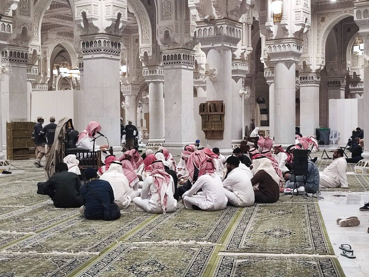 حلقه‌های درسی سنّتی در مسجد النبی (ص)&nbsp;