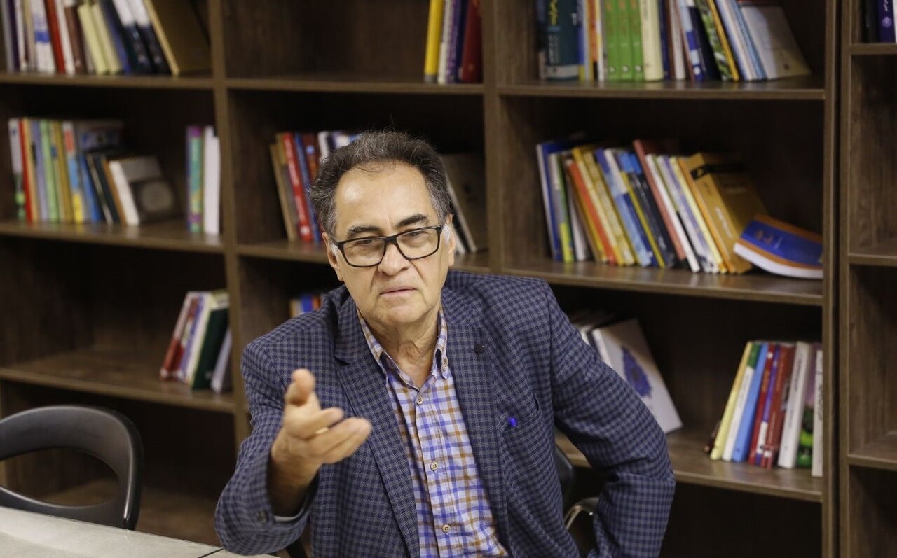 کاغذی که را بندی ۸۰۰ هزار تومان می‌خریدیم، بندی ۳ میلیون و ۲۰۰ هزار تومان می‌خریم/ شاملو هم اگر بود، نمی‌شد کتاب جدیدش را بیش از ۱۰۰۰ نسخه چاپ کنیم