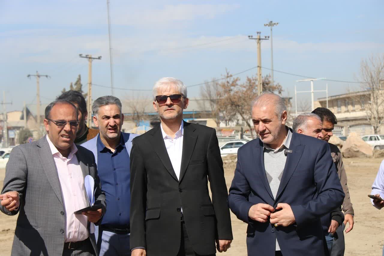 پل معلق بوستان شهرداری بروجرد تا پایان سال جاری به بهرهبرداری میرسد. پل معلق بوستان شهرداری بروجرد تا پایان سال جاری به بهرهبرداری میرسد.