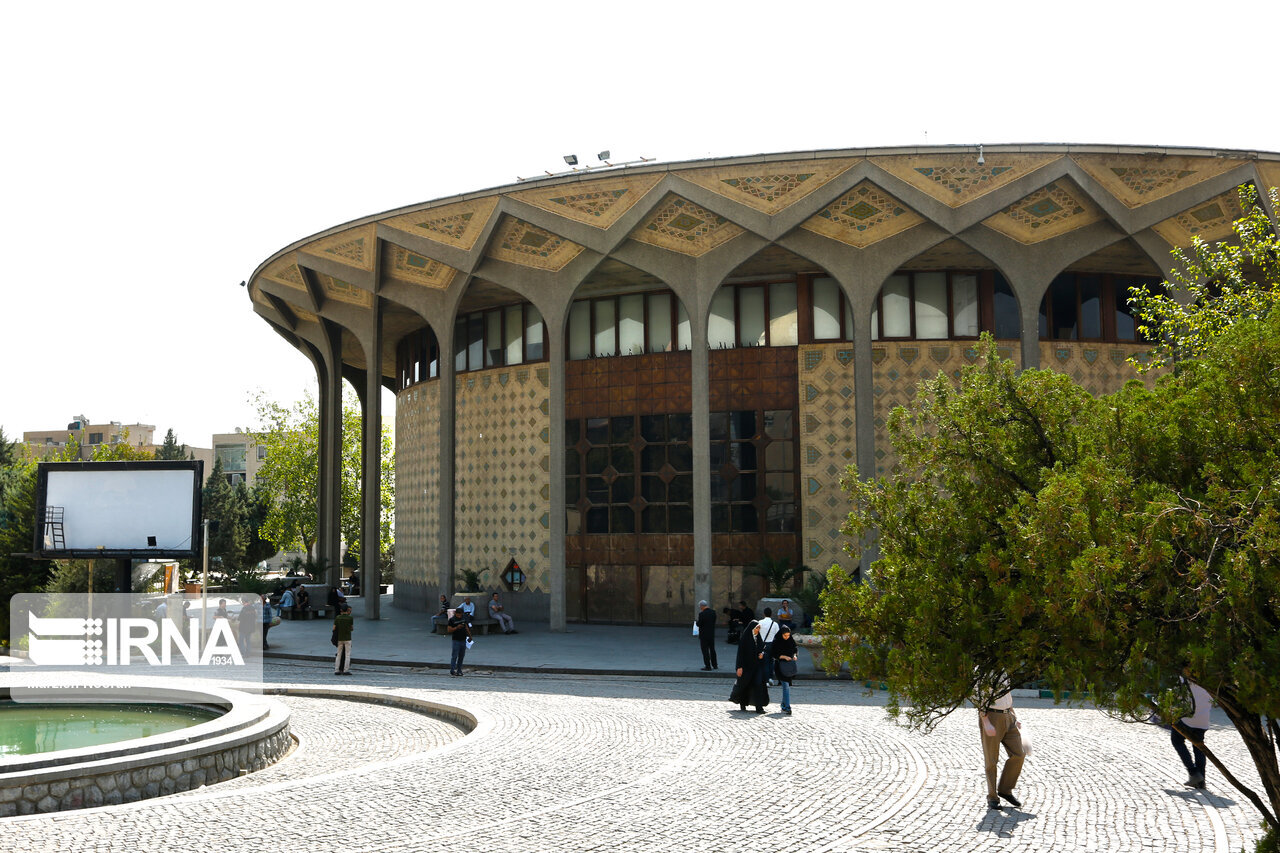 تالارهای نمایشی دولتی پذیرای بیش از ۶ هزار تماشاگر شدند تالارهای نمایشی دولتی پذیرای بیش از ۶ هزار تماشاگر شدند