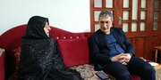 دیدار فرماندار صومعه‌سرا با مادر شهید والامقام بیژن حقیری