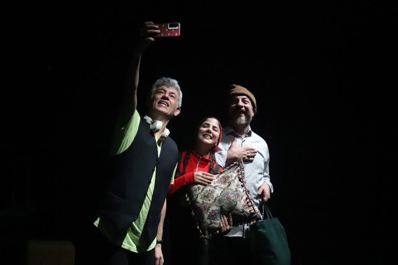 تئاتر را ترک نمیکنیم/ «ویلا» تریبون اعتراض و صدای مردم است