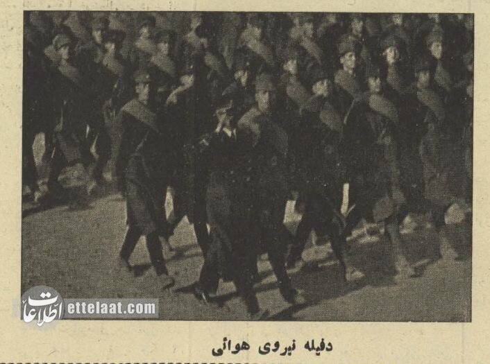 عکسهایی از جشن پیروزی کودتای سوم اسفند در بیابانهای شمال تهران