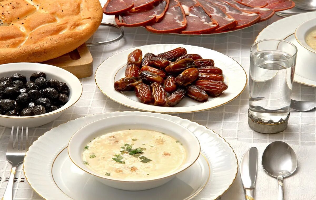 بهترین پیش غذای لطیف سفره افطار/ چه کسانی شله زرد نخورند؟/ در وعده افطار حتما آش بخورید!