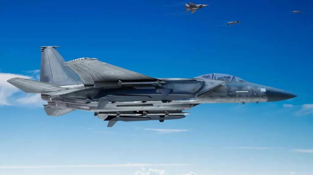 ورود پمپاد بمبافکن به میدان/ دوران جنگندههای سرنشیندار به پایان رسیده است؟