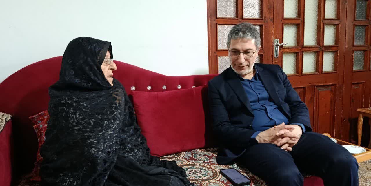 دیدار فرماندار صومعهسرا با مادر شهید والامقام بیژن حقیری و تجلیل از صبر و استقامت ایشان دیدار فرماندار صومعهسرا با مادر شهید والامقام بیژن حقیری و تجلیل از صبر و استقامت ایشان