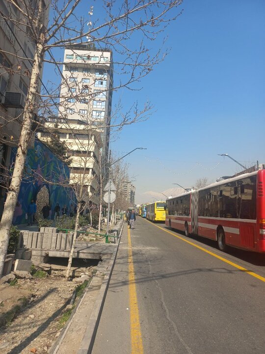 ترافیک سنگین در خیابان ولیعصر_پارک وی/ ماجرا چیست؟