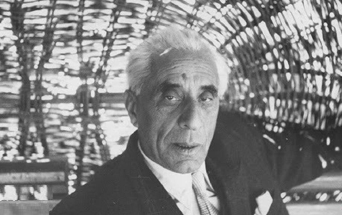 سید ضیاءالدین طباطبایی: با اقدام نظامی کشور را از بحران نجات دادیم/ دربار به خروج از پایتخت فکر میکرد. سید ضیاءالدین طباطبایی: با اقدام نظامی کشور را از بحران نجات دادیم/ دربار به خروج از پایتخت فکر میکرد.