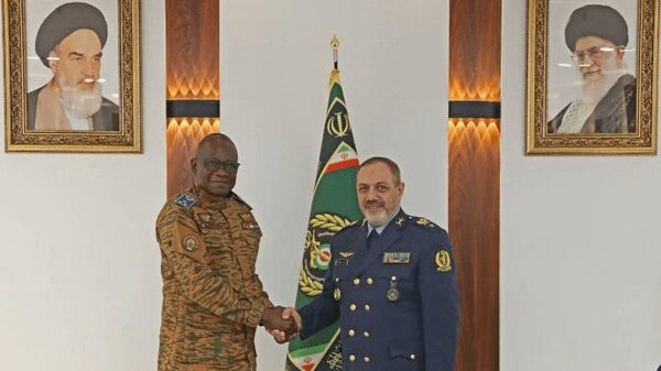 حمایت ایران از استقلال بورکینافاسو/ وزیر دفاع: روابط با کشورهای انقلابی آفریقا گسترش می‌یابد/ وزیر دفاع بورکینافاسو: مقاومت مردم ایران را ارج می‌نهیم